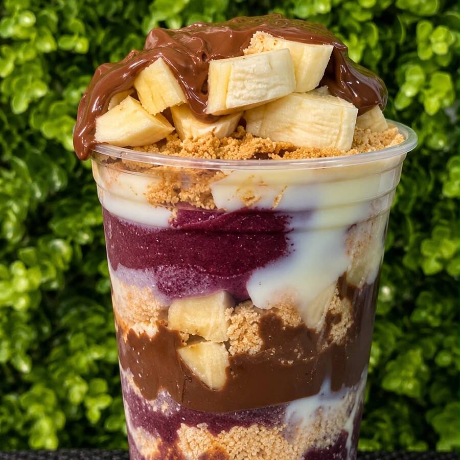 Açaí, leite condensado, paçoca, banana e creme de avelã