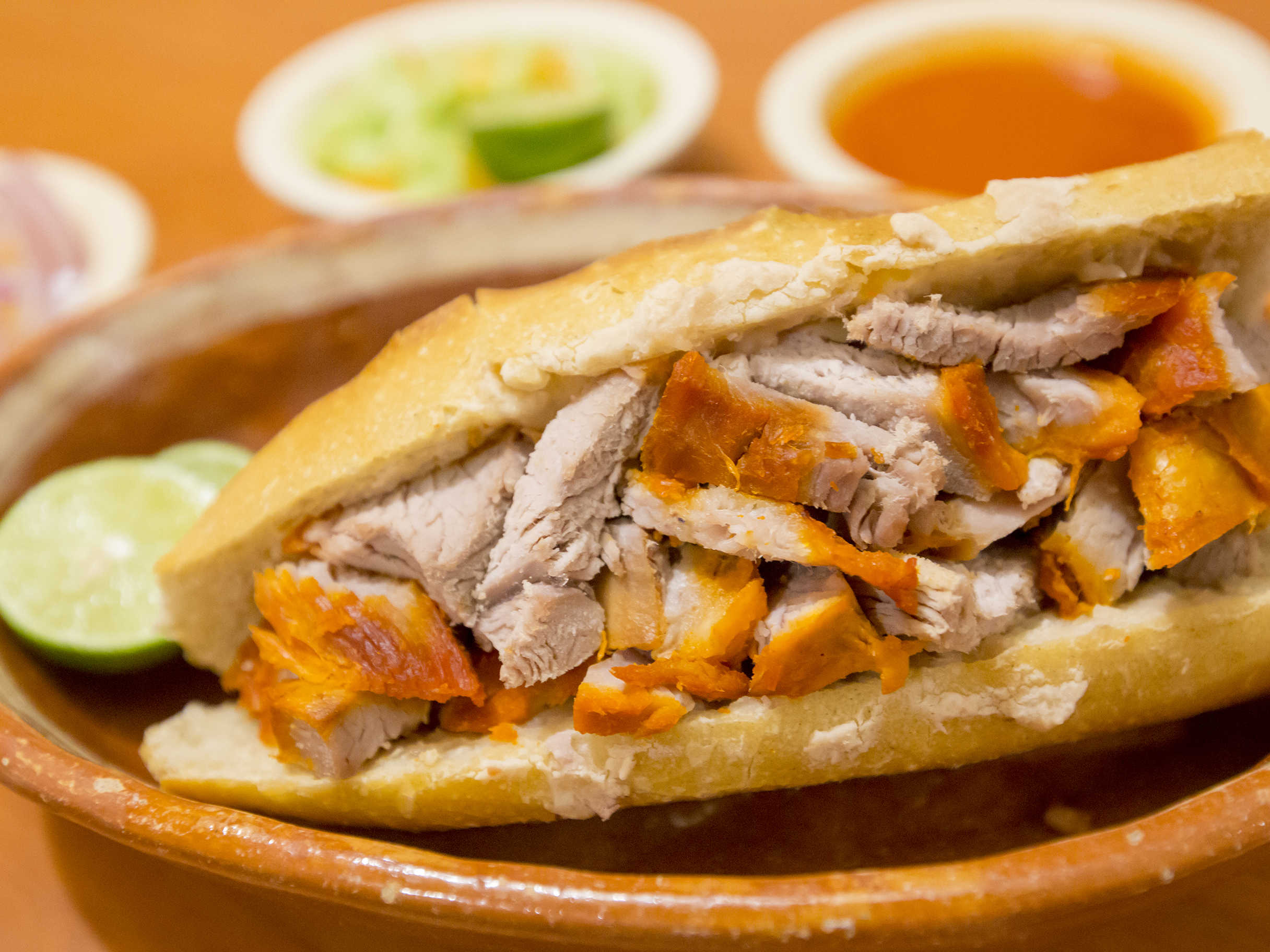 Torta ahogada de carnitas