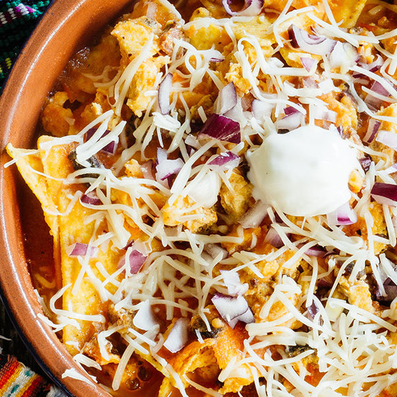 Chilaquiles Verdes o Rojos con Chorizo