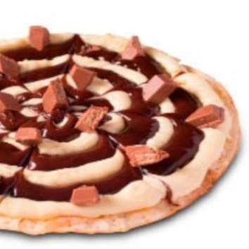 Creme do chef, Chocolate ao leite NESTLÉ, generosos pedaços de KIT KAT sob uma massa semi-folhada, fininha e crocante.