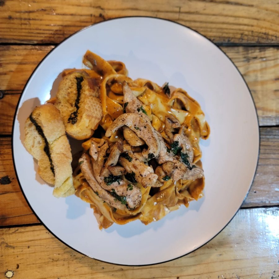 Fetuccini al Chipotle con Camarones