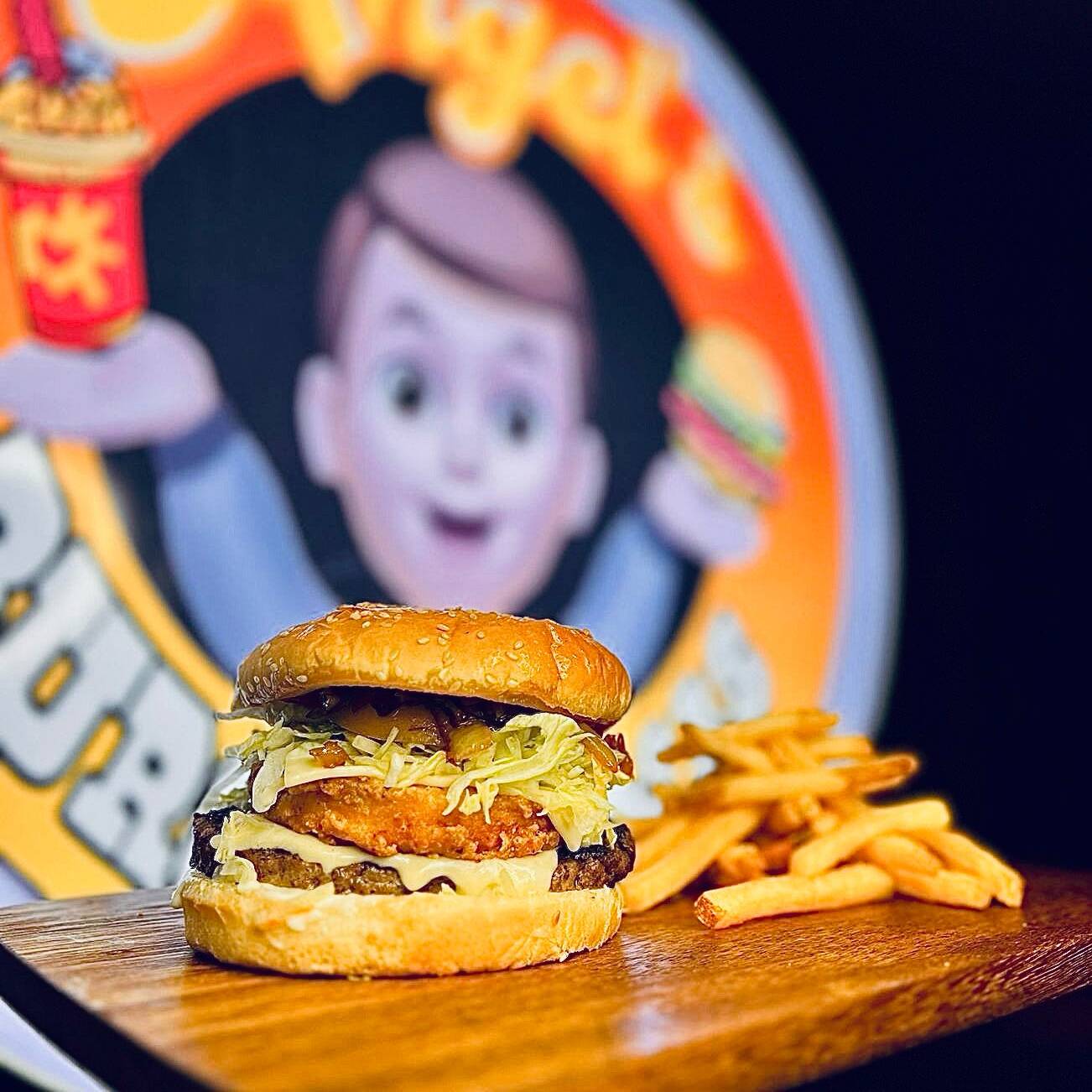 HAMBURGUESA MIXTA RES Y POLLO CON PAPAS