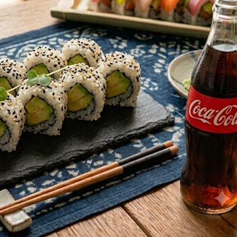 1 Tabla 10 Makis, 1 Gaseosa 600 ml
