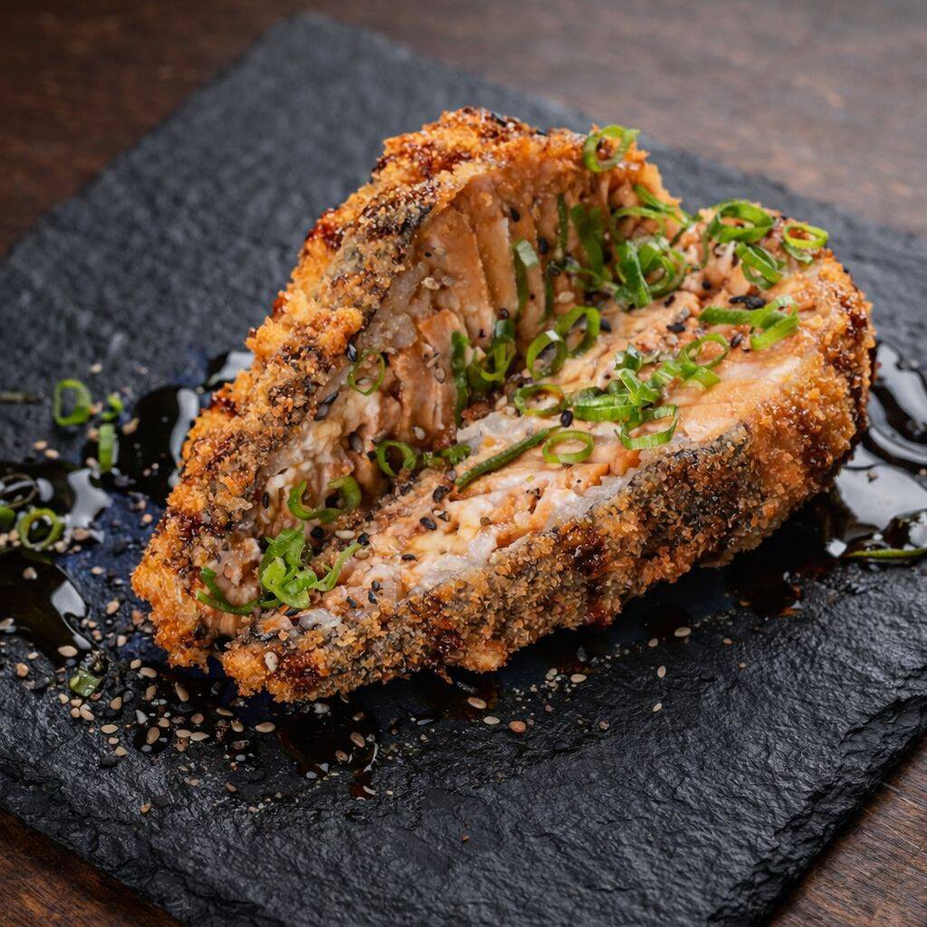 temaki de salmão grelhado e empanado