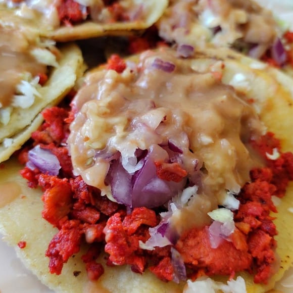 TRES TACOS DE HARINA + JAMAICA 500ml.