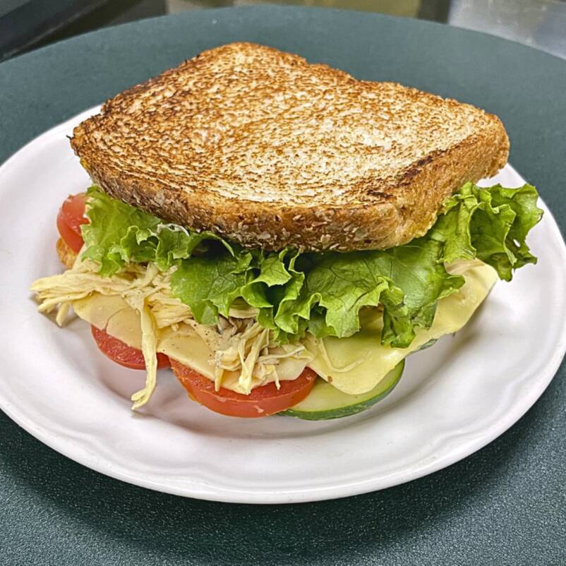 SANDWICH CON PECHUGA DE POLLO