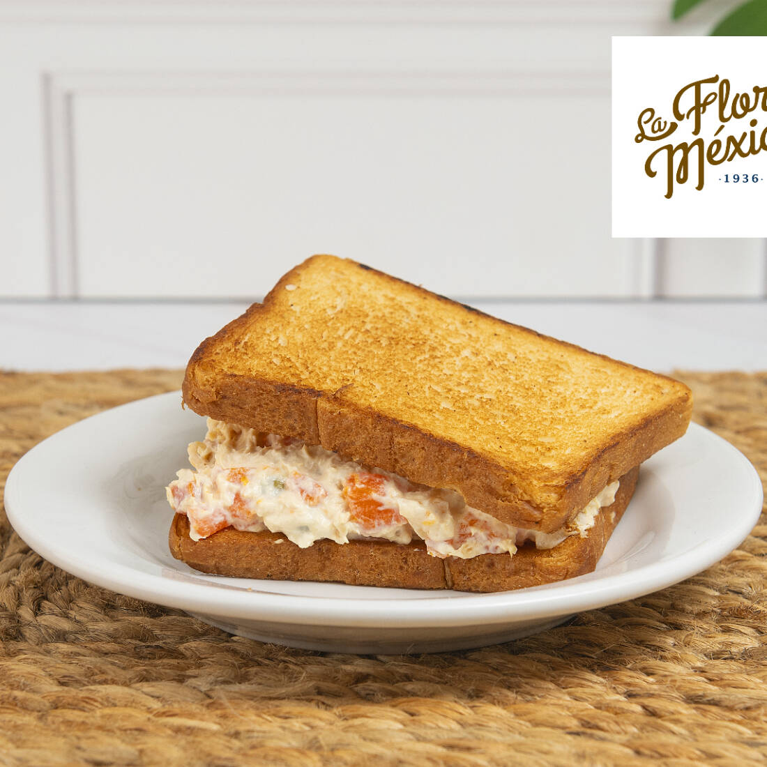 Sandwich de ensalada de pollo