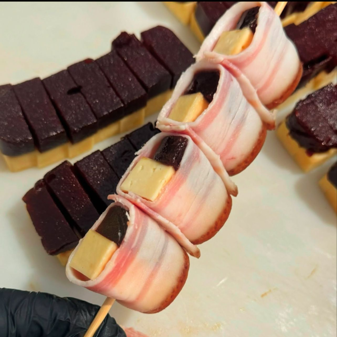 Queijo coalho, goiabada e bacon