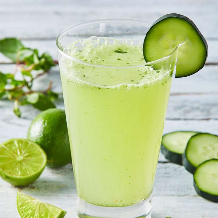 MEDIO LITRO DE AGUA DE PEPINO CON LIMON!