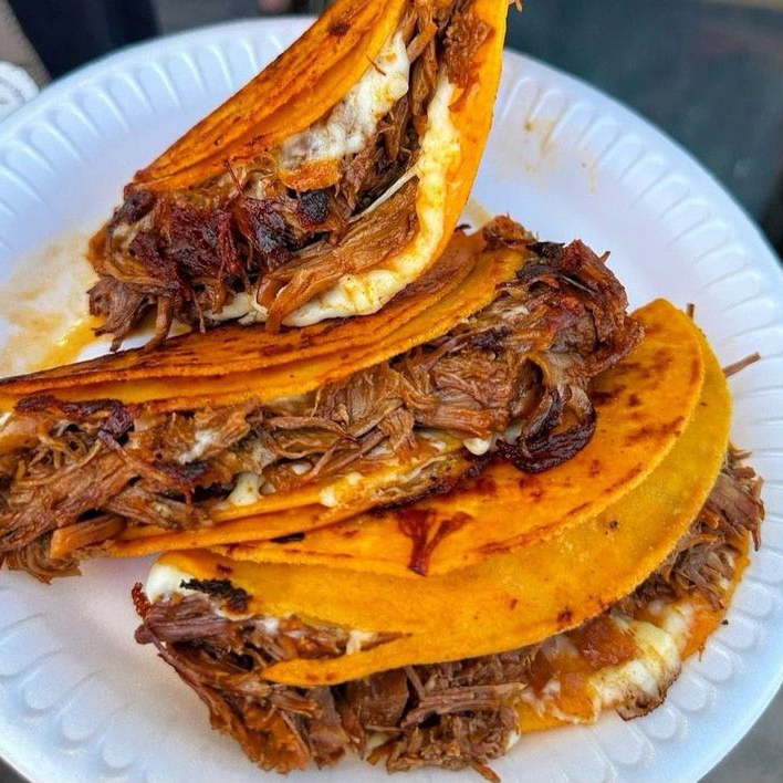 Paquete 5 /3 Quesabirrias +3 Tacos Birria +Consome