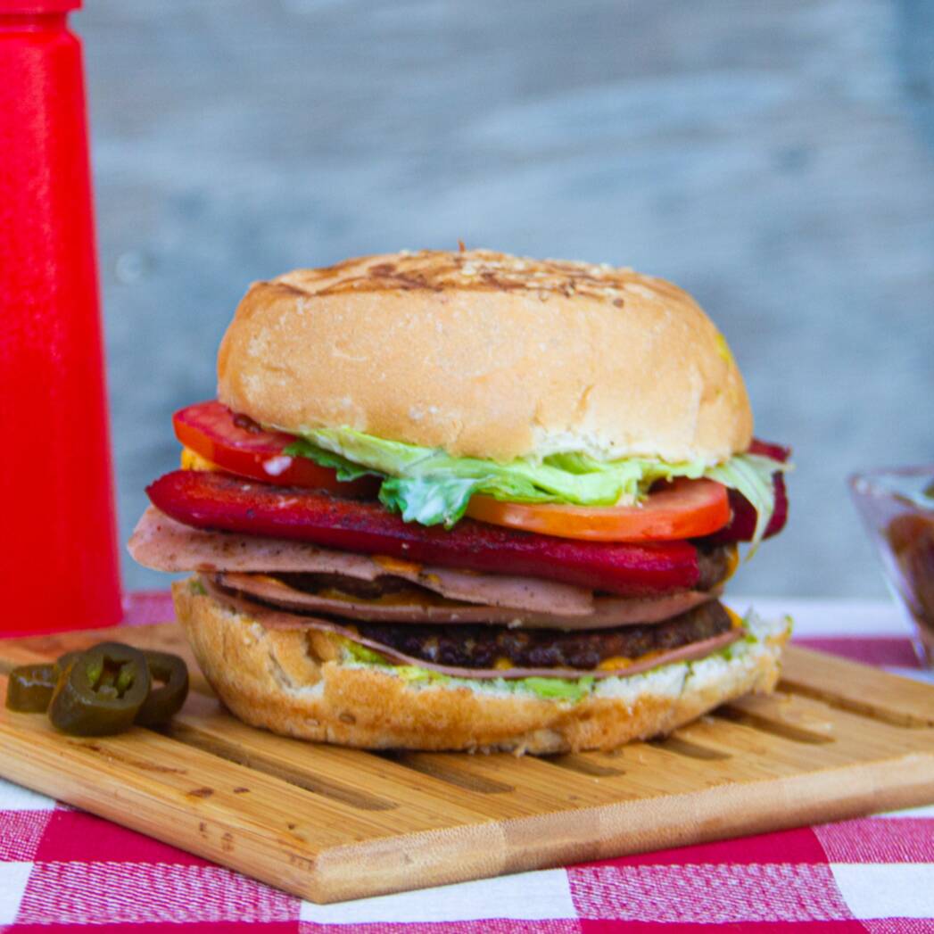 Hamburguesa Doble Con Salchicha