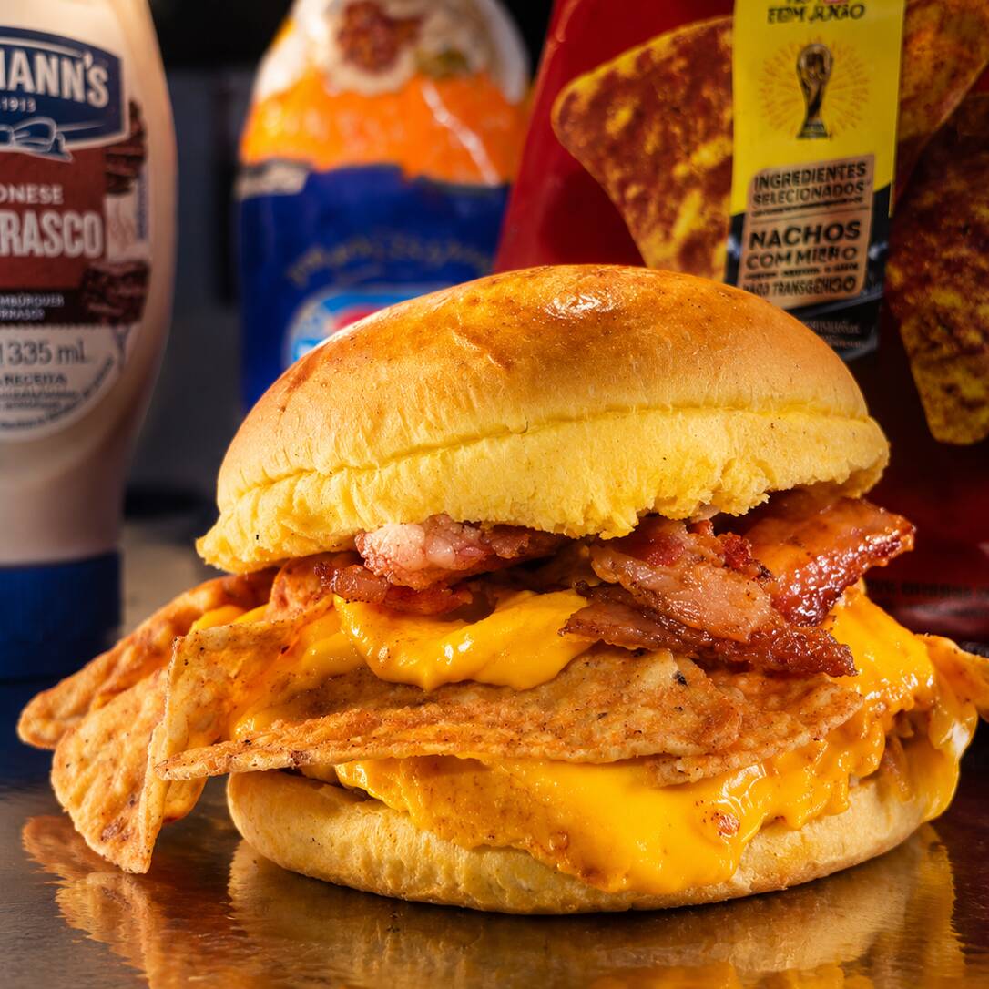 Artesanal de 140g,cheddar,cheddar cremoso,bacon crocante,doritos e maionese defumada