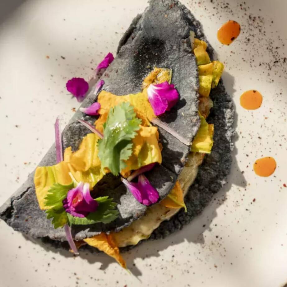 Quesadilla con Flor de Calabaza
