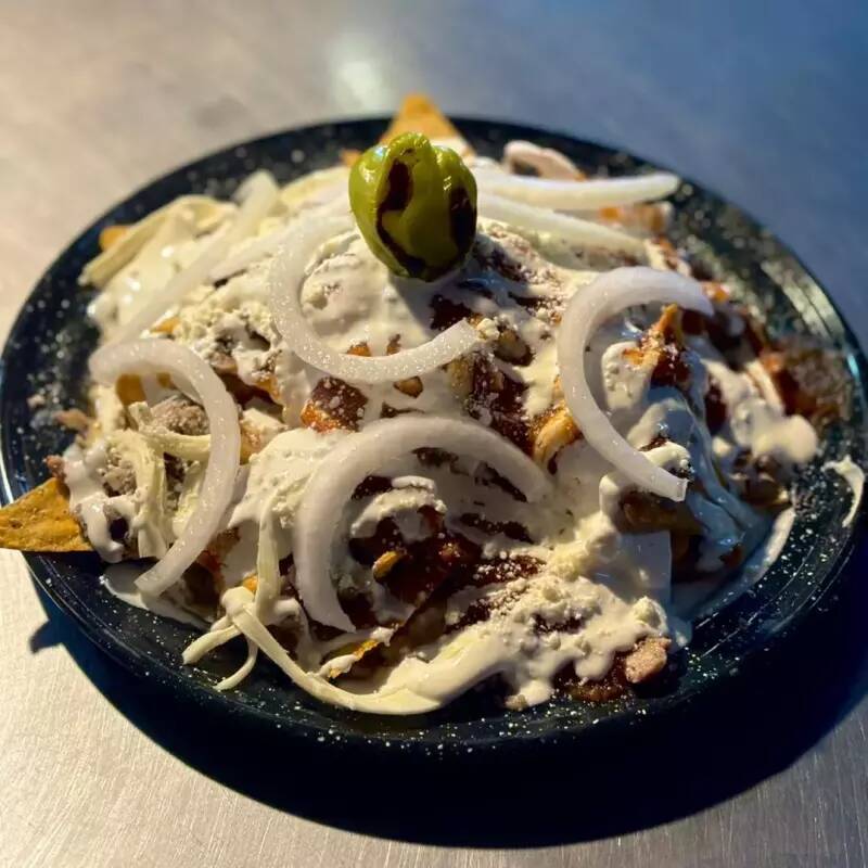 Chilaquiles Divorciados Chuleta de Puerco