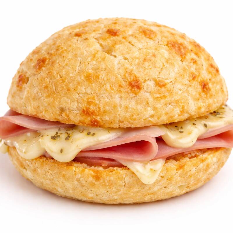 Delicioso Pão de queijo de 80g Recheado Com Presunto, Queijo e Orégano