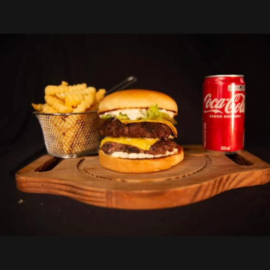 Lanche, Batata, Refrigerante 350ml. Foto Ilustrativa.