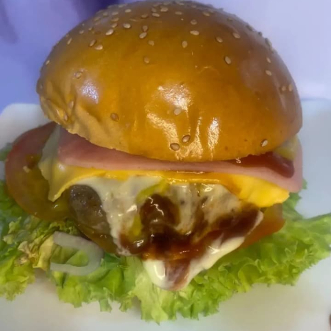 HAMBURGUESA CLASICA