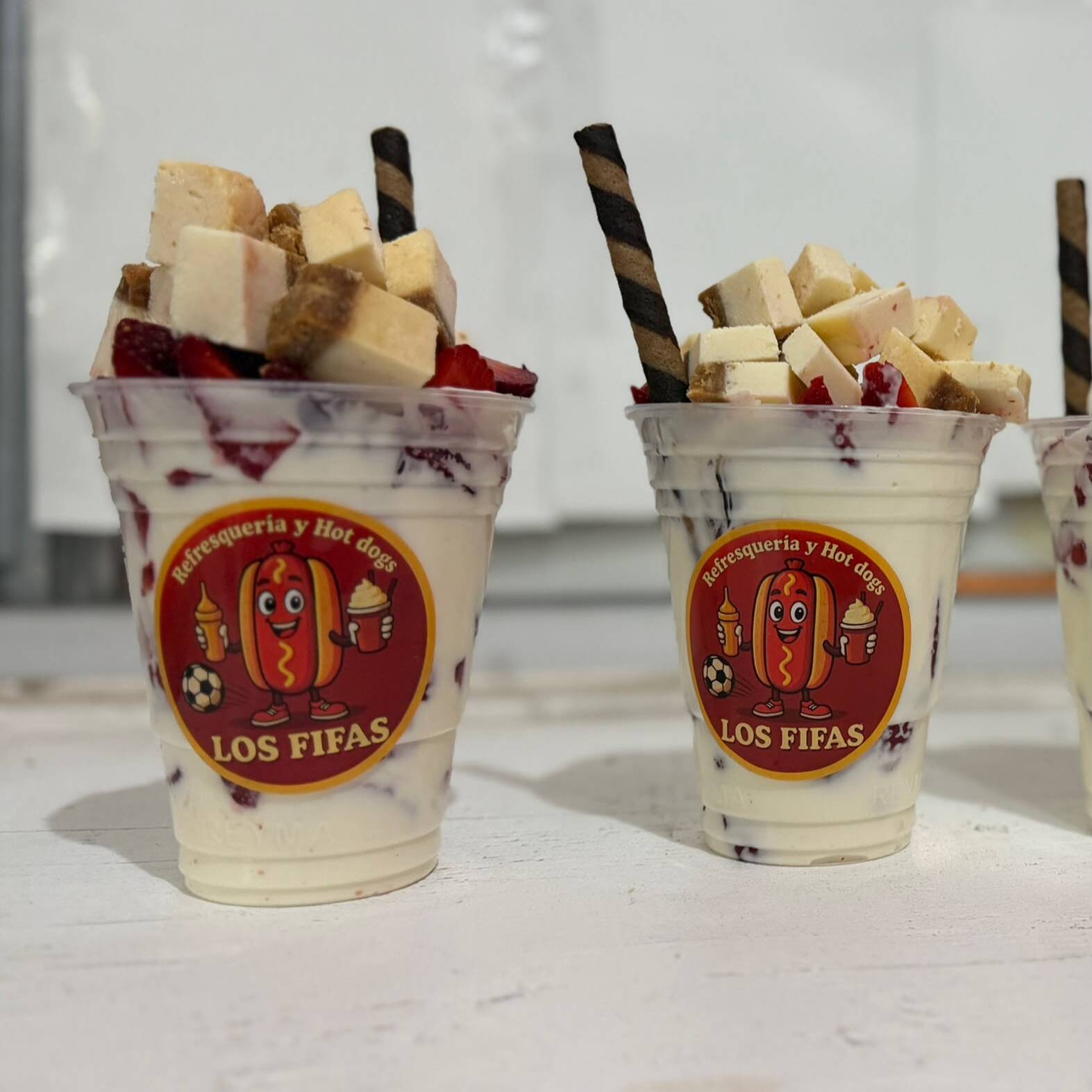 FRESAS CON CREMA Y PAY