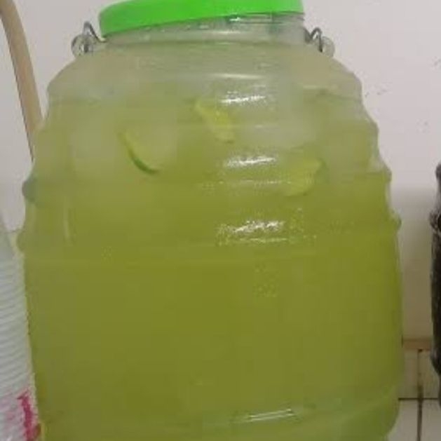 Litro de agua de limón natural