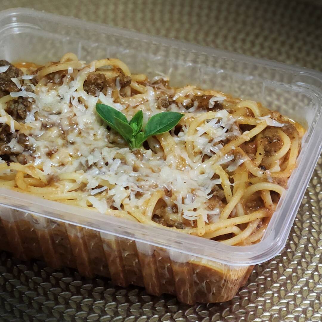 Escolha sua massa preferida e aproveite nosso molho bolonhesa feito com molho de tomate da casa, temperos especiais e finalizado com parmesão. Clássico italiano cheio de sabor!