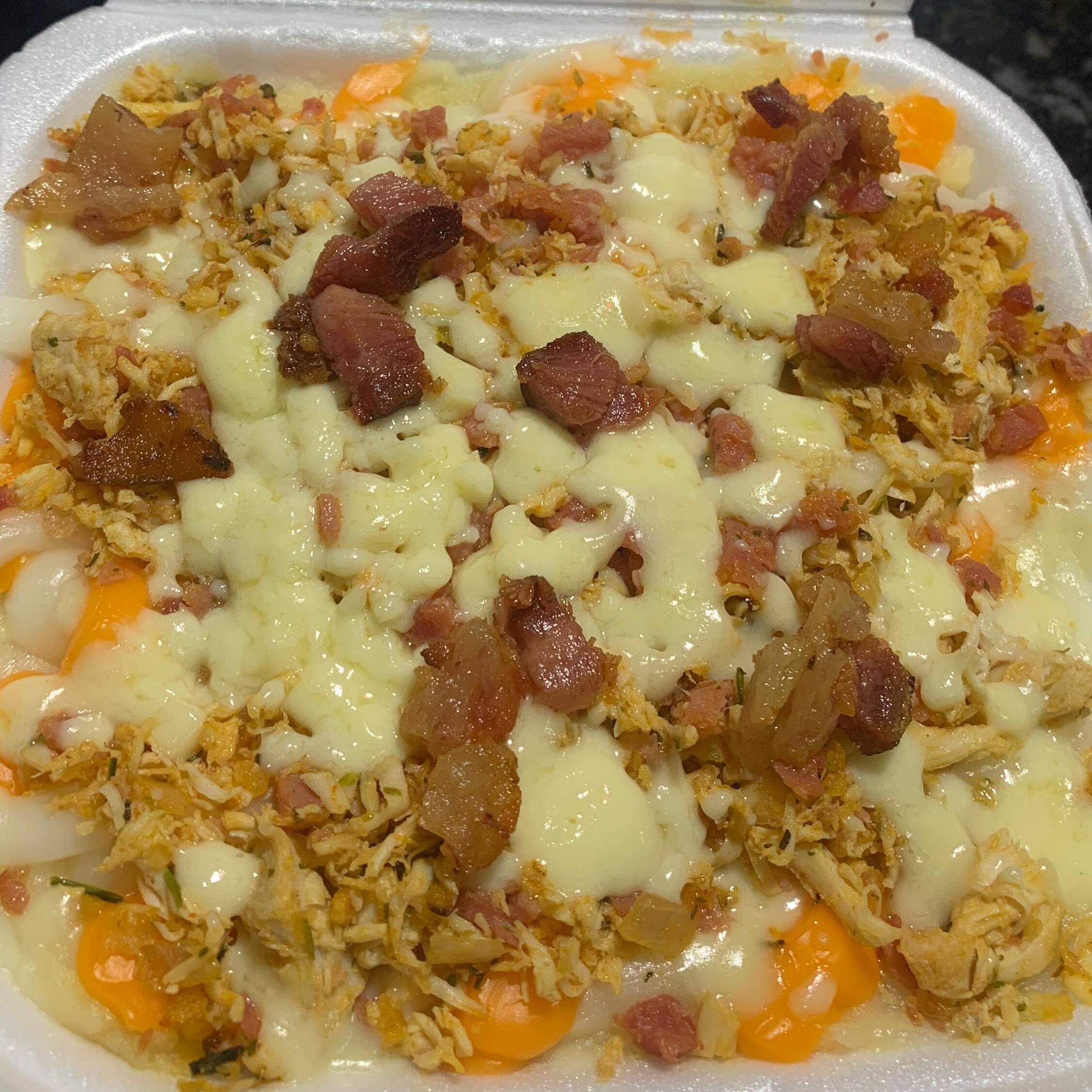 Batata, frango desfiado, requeijão, mussarela, bacon 700G