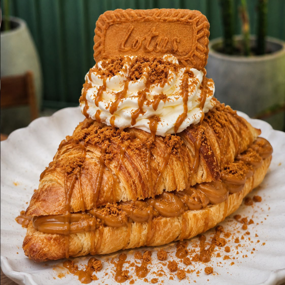 Croissant Lotus