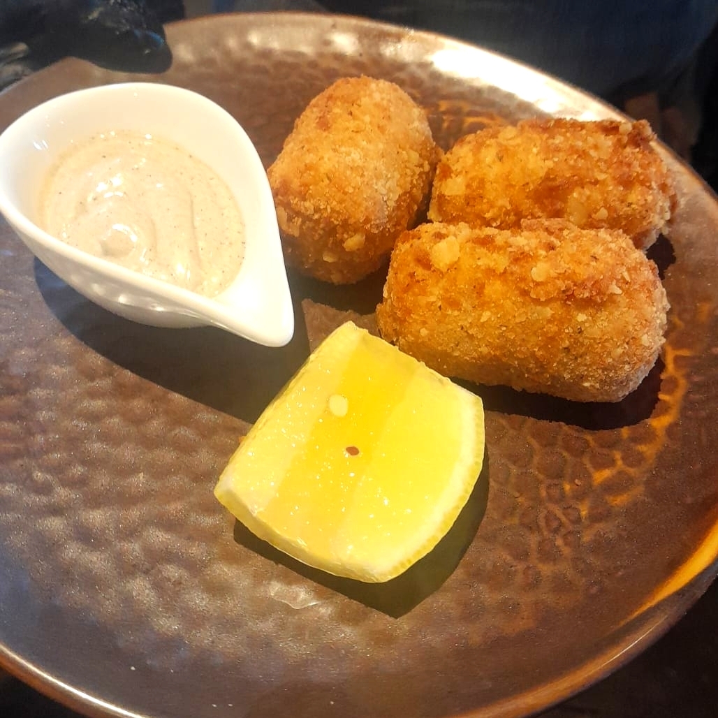 Croquetas Fritas Con Queso Gouda Y Manchego.