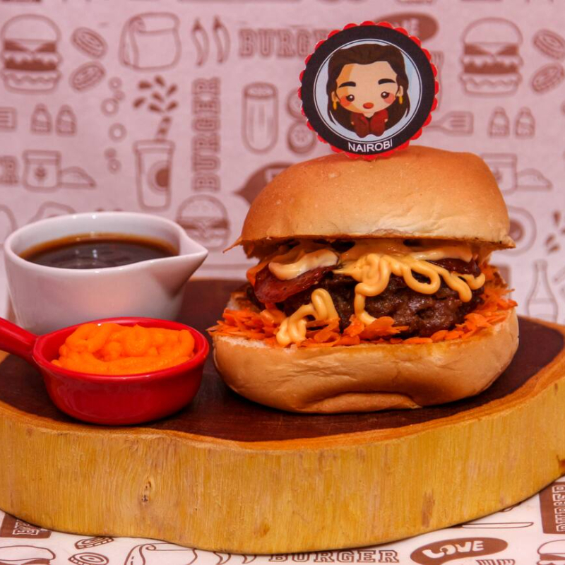 Pão,carne 130g,calabresa,cenoura, molhos opcional maionese especial e barbercue,