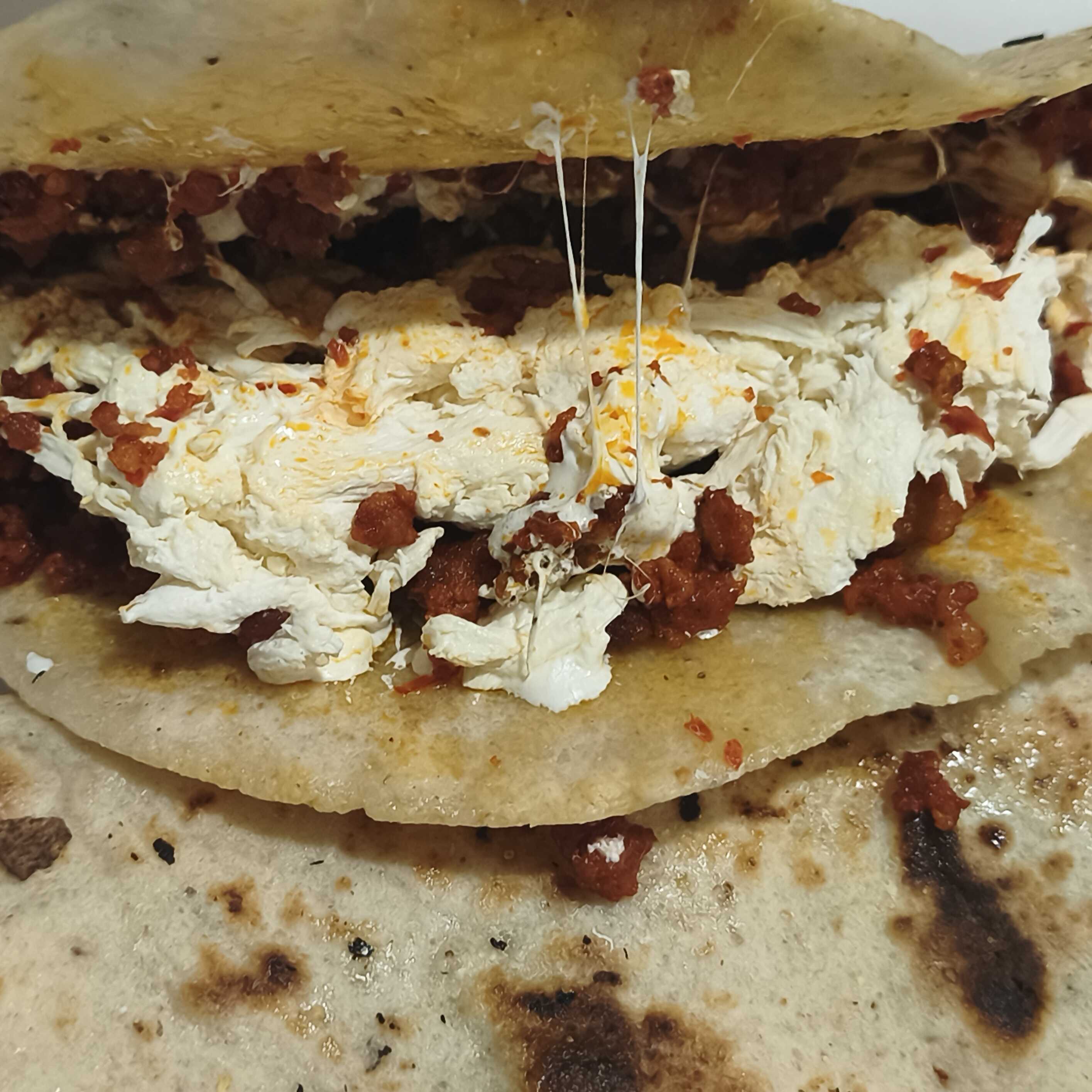 Quesadilla de longaniza con queso