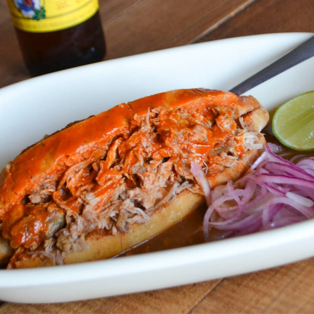 Tortas Ahogada de Carnitas de Cerdo Tamaño Normal
