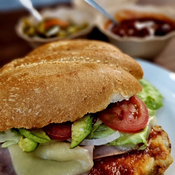 Torta Italiana (Milanesa, Salsa Casse, Jamón y Quesillo)