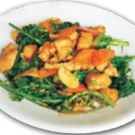 file de frango fatiado com brócolis, cenoura, pimentão, temperado ao molho shoyo.