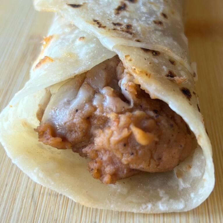 Taco de Frijol con Queso