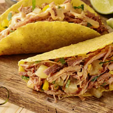 Crocantes tortillas de milho fritas em forma de Concha para você montar...... Acompanha salsa mexicana, guacamole e sour cream.