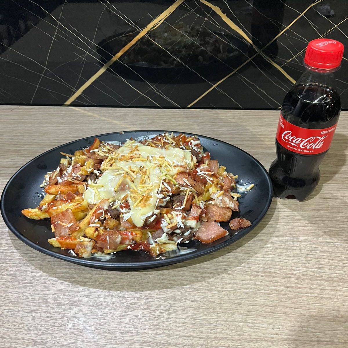 Combo Salchipapa Hawai más Gaseosa 250 ml
