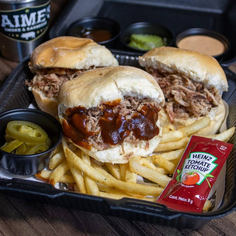 3 Mini Sandwich/Hamburguesa y Papas