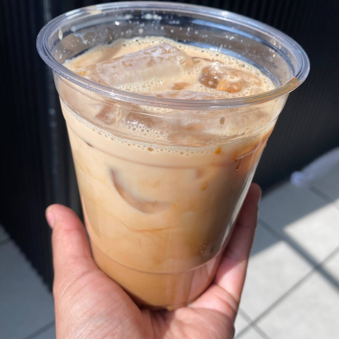 Latte natural a las rocas