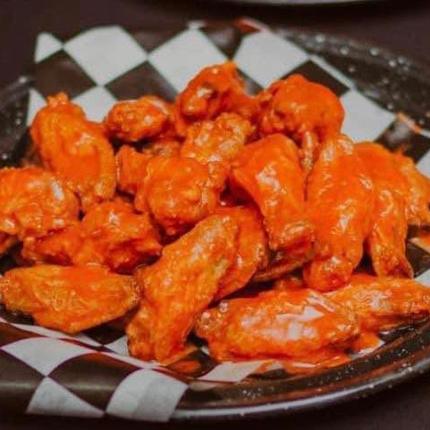 1 Kg de Alitas Bañadas en Salsa de Tu Elección