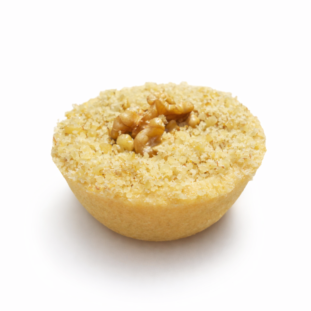 Vendido por unidade. Produto feito a base de gema de ovo, nozes, farinha, manteiga e açúcar. Sabor menos adocicado e inconfundível. Contém Glúten e Lactose.