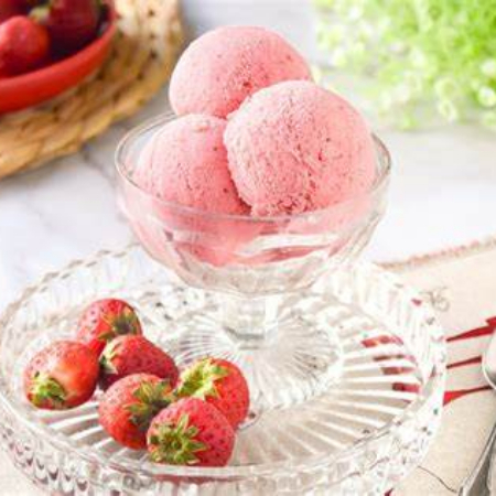 HELADO DE CREMA SABOR FRESA DE MEDIO