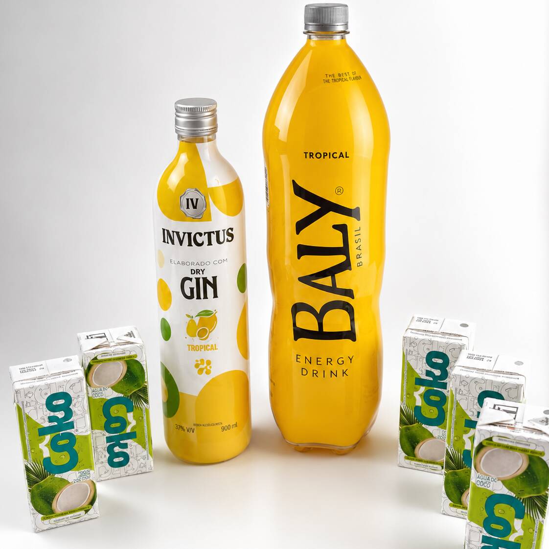 Combo Tropical completo com 1 Gin Invictus Tropical 900 ml, 1 energético Baly Tropical 2 L e 5 gelos Coko sabor coco 200 ml. Ideal para preparar drinks refrescantes e aproveitar com os amigos.