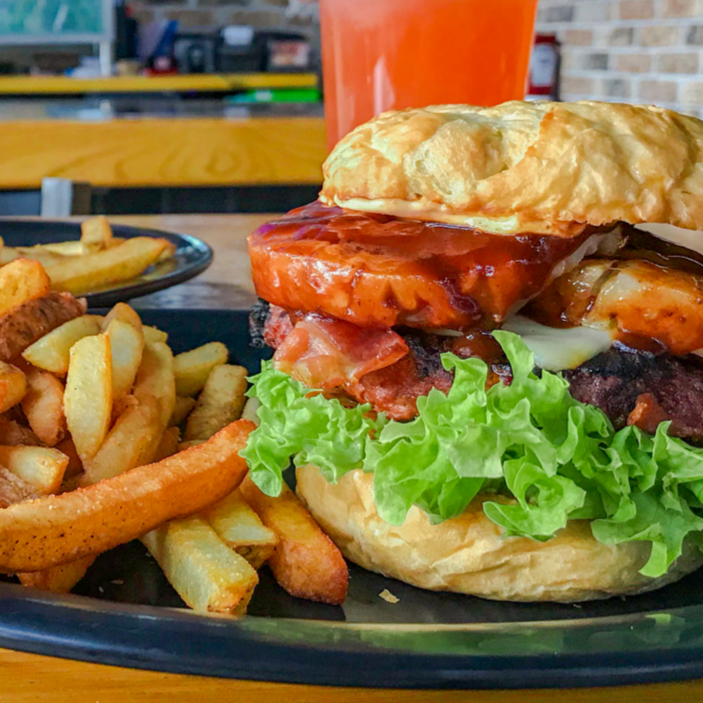 HAWAIIAN BBQ-BACON BURGER