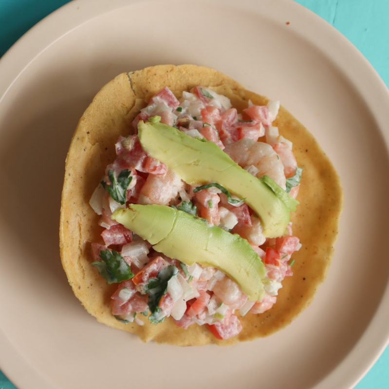 Tostada de ensalada de Cámaron