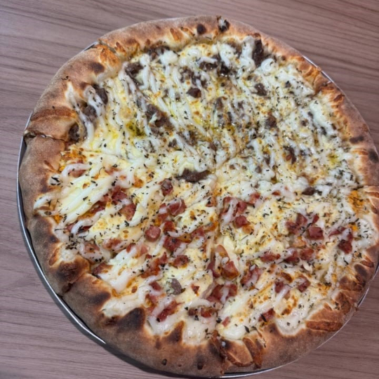 Molho, Mussarela, Calabresa E Orégano, Muito Recheio E Saborosa.