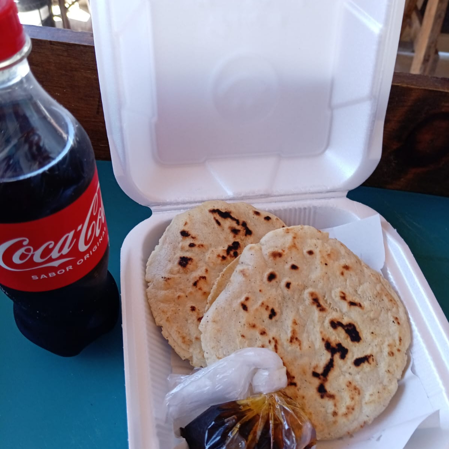 2 Gorditas de Pierna mas Bebida