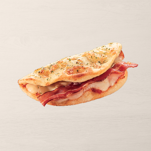 Mussarela derretida com o toque defumado do bacon. Combinação perfeita!