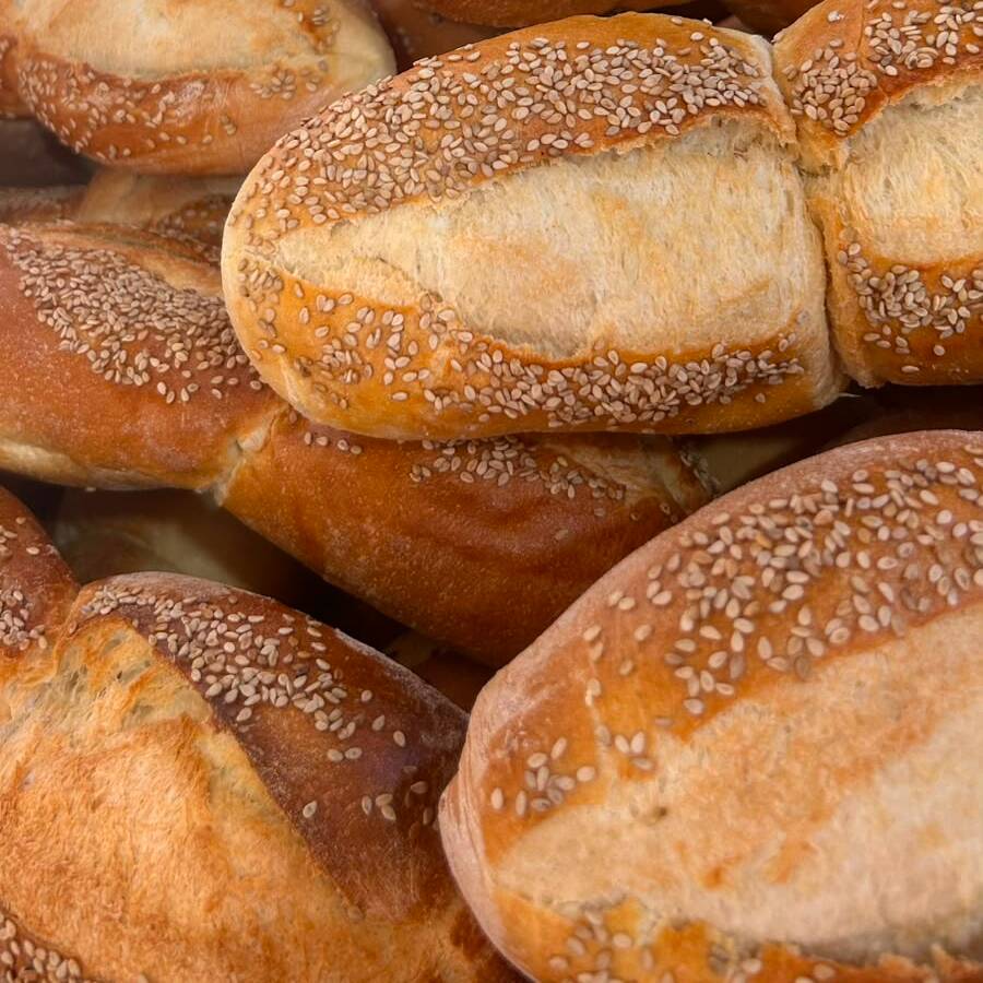 Bolillo de ajonjoli