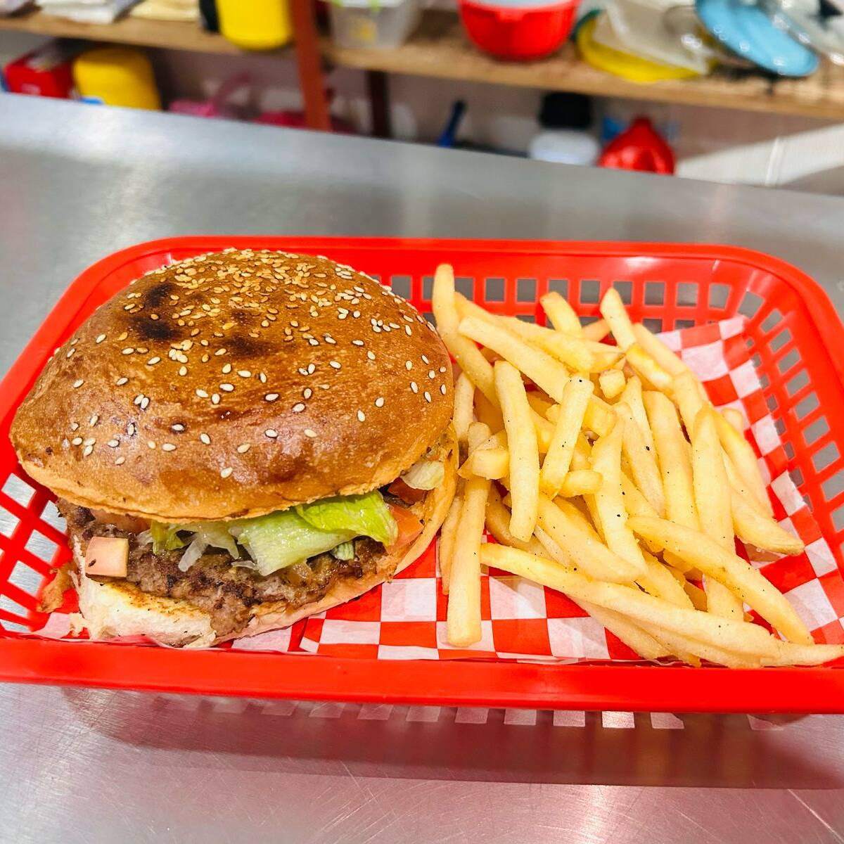 COMBO HAMBURGUESA + PAPAS + BEBIDA