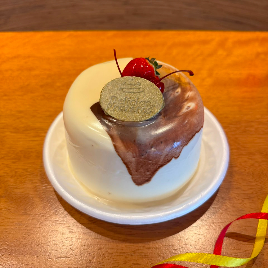 Mini Torta Bem-Casado (500g)
Massa macia com recheio cremoso de chocolaete tradicional e chocolate branco .
Mini Torta Brigadeiro (500g)
Massa fofinha com delicioso recheio de brigadeiro cremoso. 🍫🍰