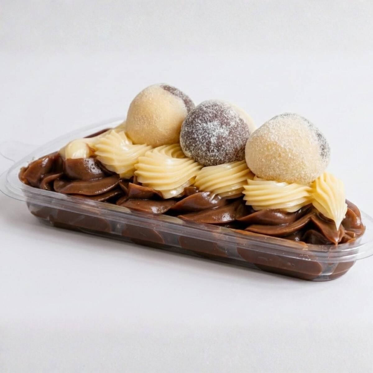 Se você é indeciso, seus problemas acabaram! Metade chocolate preto, metade chocolate branco e muito brownie. Coroado com 3 brigadeiros de bem casado para celebrar essa união. Eu aceito! Aproximadamente 250 gramas. -----------------tags------------------- Entrega rápida, desconto, promoção, 0,99, 0800, off, cupom, barato, melhor preço, oferta, frete grátis, descontão, preço baixo,Doces, bolos, brigadeiro, docinhos, kit festa, aniversario, coco, bolo de pote, chocolate, morango, sobremesa, Nutella, copo da felicidade, pizza doce, brownie, confeitaria, doceria, gourmet, cake, bombom, piscina, ganache, caseiro, vovó, bento cake, vulcão, red velvet, trufas, banoffe, pudim, doce de leite, pão de mel, Oreo, Kit Kat, ferrero Rocher, cheese cake, tartelete, Ninho, cupcake, afogadinho, bolo, Ninho, brigadeirão, mini, cascão, gourmet, cone, dois amores, Salgadinhos, salgados,kibe, frango, coxinha, camarão, pastel, frito, sequinho, bolinho, bauru, empada, esfirra, petiscos, pizza, empadão